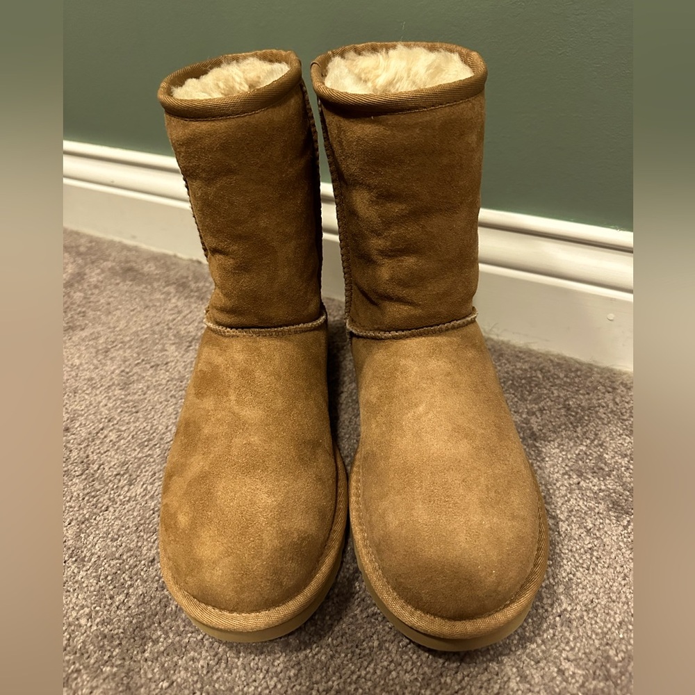 Ugg tan suede boots size 6 like new